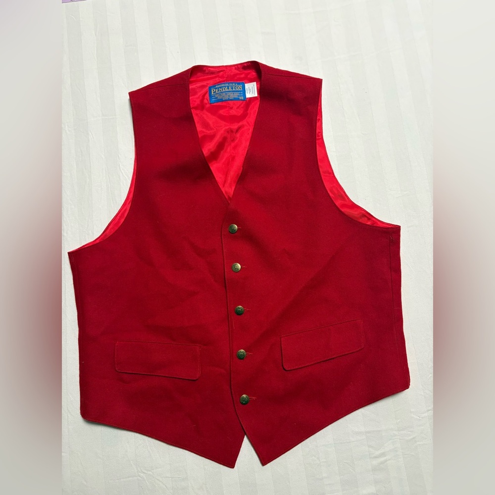 Vintage Pendleton Red Wool Vest – Size 42
100% Virgin Wool Made in USA